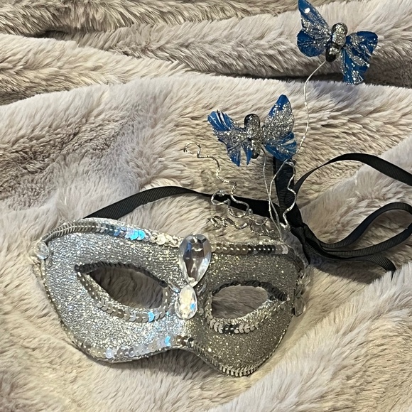 Pottery Barn Silver Glitter Sequin & Butterfly Face Mask (NEW COND)Mardi Gras - Picture 1 of 8